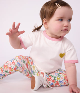 BABY GIRL'S SHORT-SLEEVED COTTON T-SHIRT WITH HEART BADGE