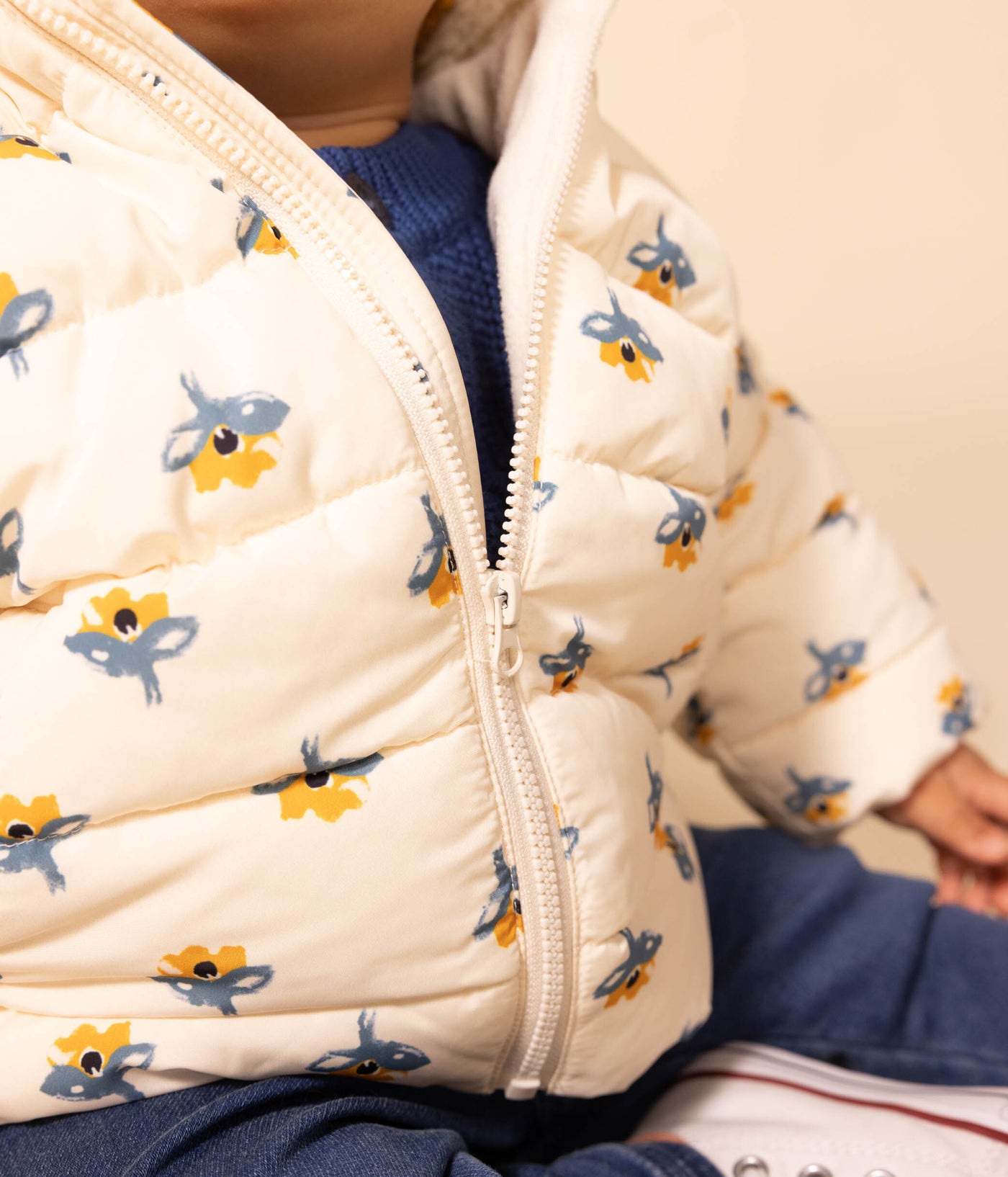 BABIES' PATTERNED PUFFER JACKET WITH RETRACTABLE HOOD